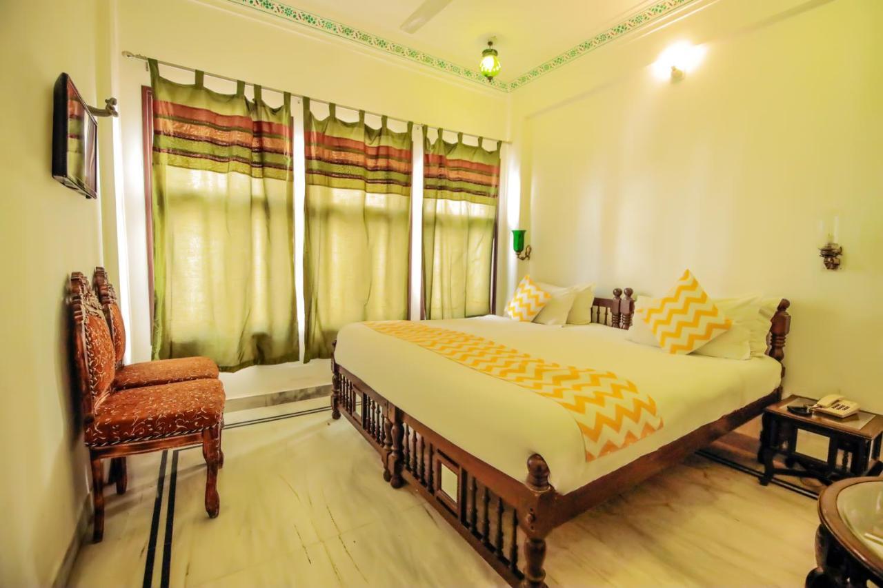 Hotel Devraj Niwas On Lake Pichola Udaipur Exteriör bild
