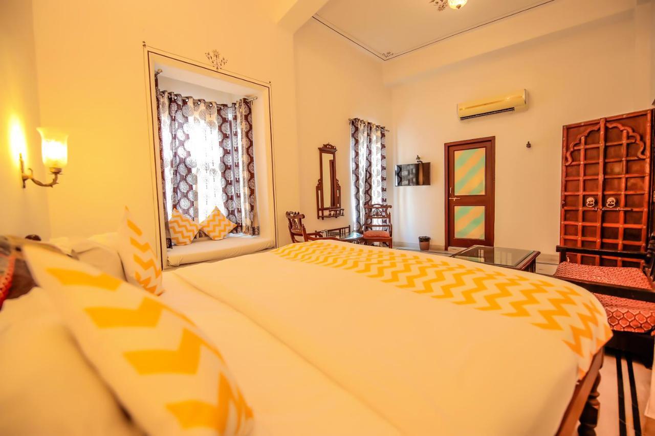 Hotel Devraj Niwas On Lake Pichola Udaipur Exteriör bild