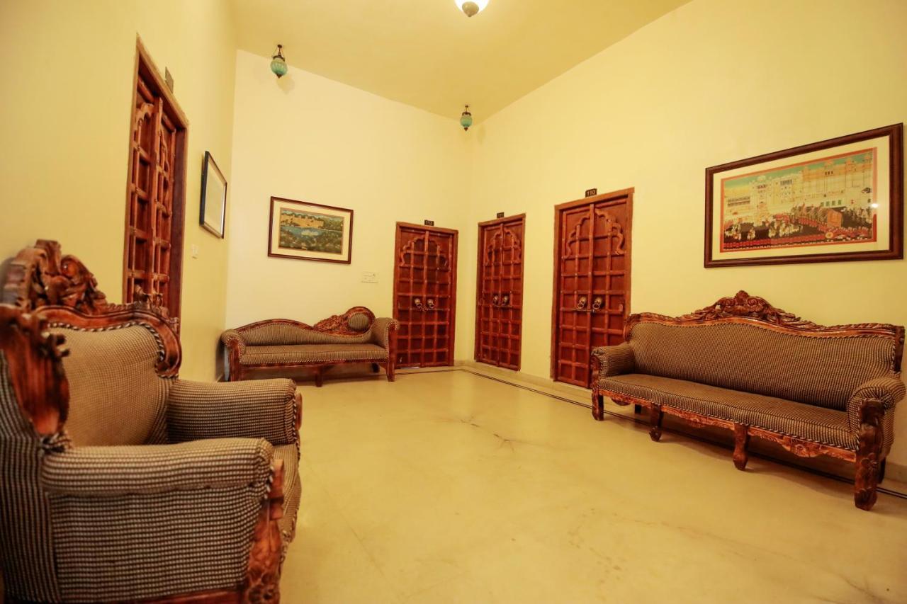 Hotel Devraj Niwas On Lake Pichola Udaipur Exteriör bild