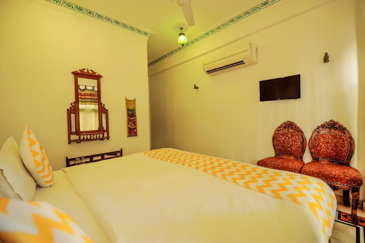 Hotel Devraj Niwas On Lake Pichola Udaipur Exteriör bild