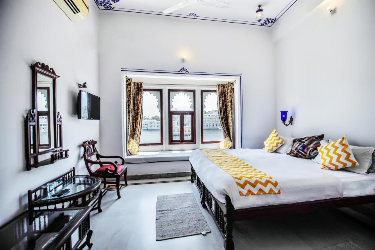 Hotel Devraj Niwas On Lake Pichola Udaipur Exteriör bild