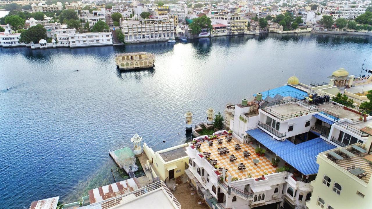 Hotel Devraj Niwas On Lake Pichola Udaipur Exteriör bild