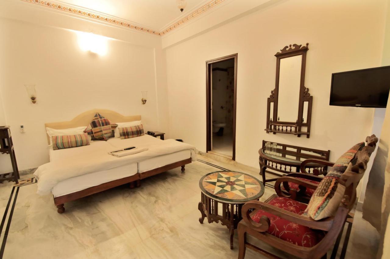 Hotel Devraj Niwas On Lake Pichola Udaipur Exteriör bild
