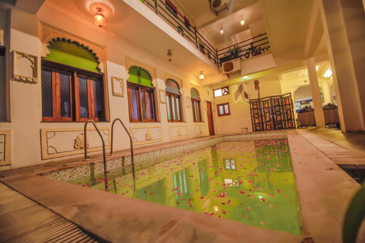 Hotel Devraj Niwas On Lake Pichola Udaipur Exteriör bild