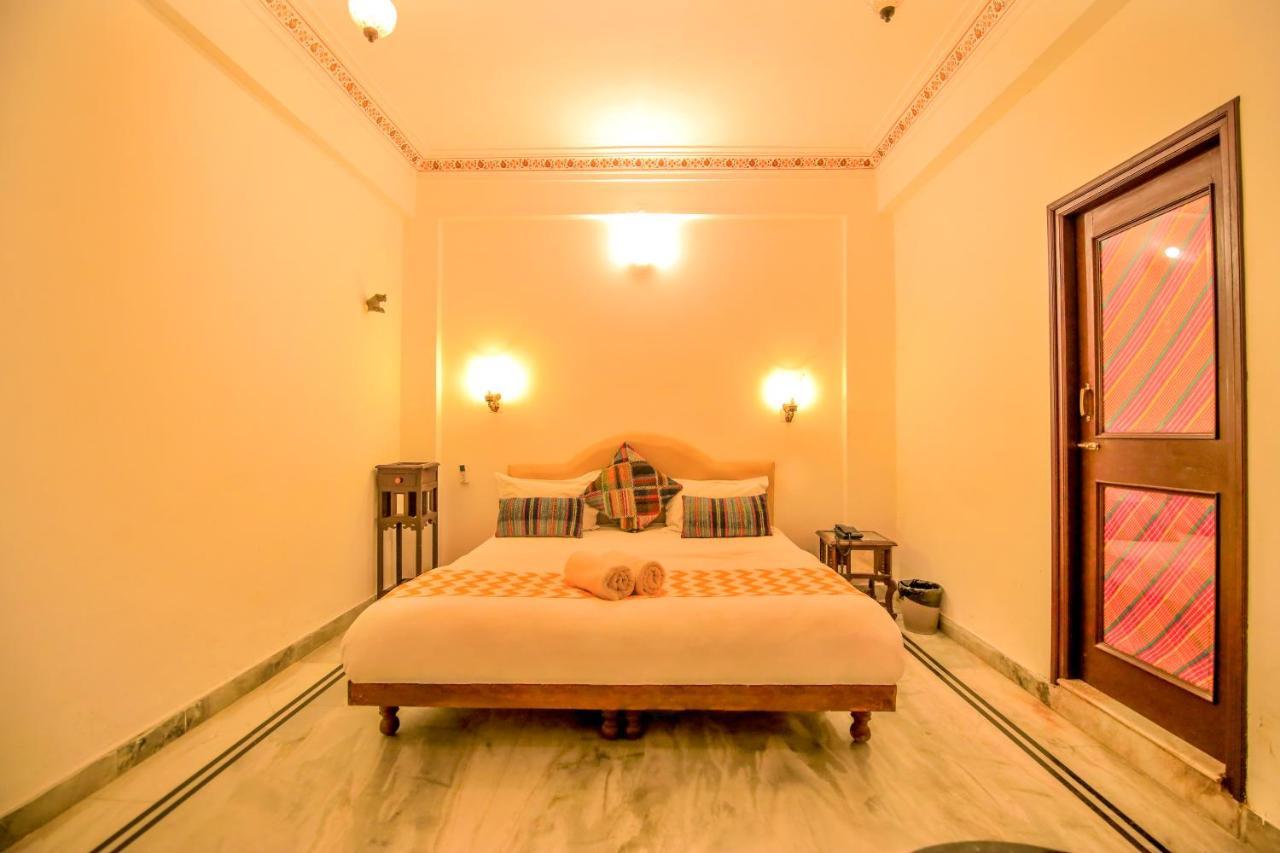 Hotel Devraj Niwas On Lake Pichola Udaipur Exteriör bild