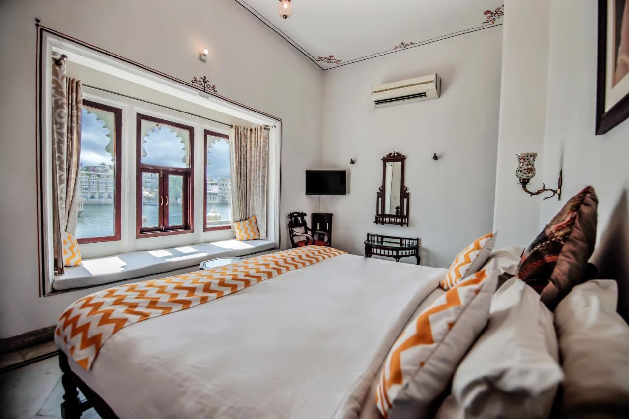 Hotel Devraj Niwas On Lake Pichola Udaipur Exteriör bild