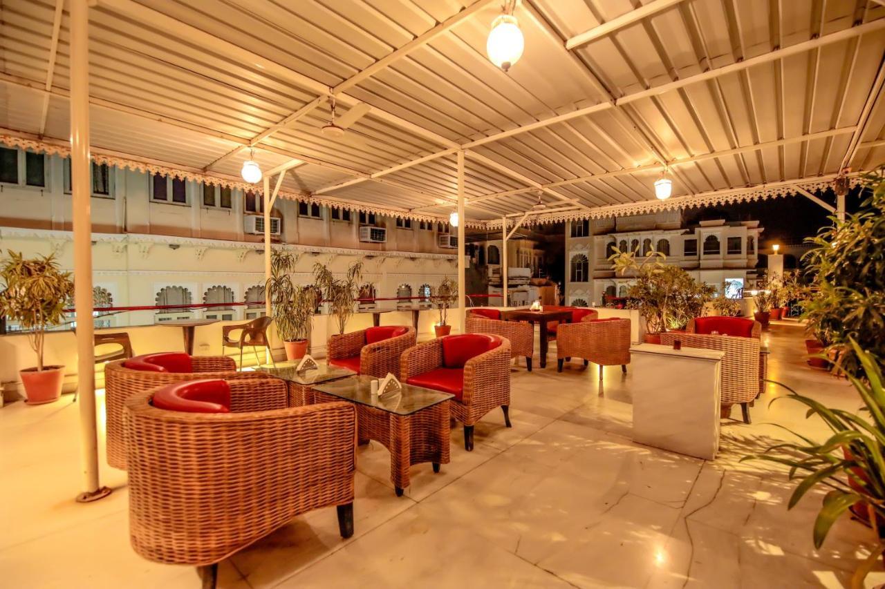 Hotel Devraj Niwas On Lake Pichola Udaipur Exteriör bild