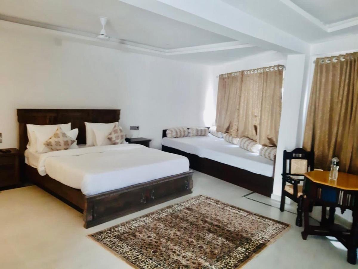 Hotel Devraj Niwas On Lake Pichola Udaipur Exteriör bild