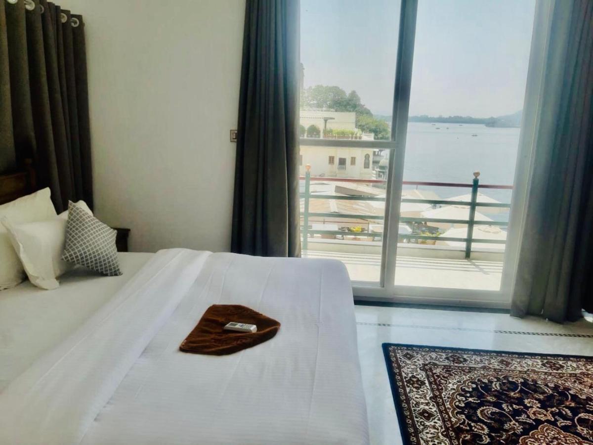 Hotel Devraj Niwas On Lake Pichola Udaipur Exteriör bild