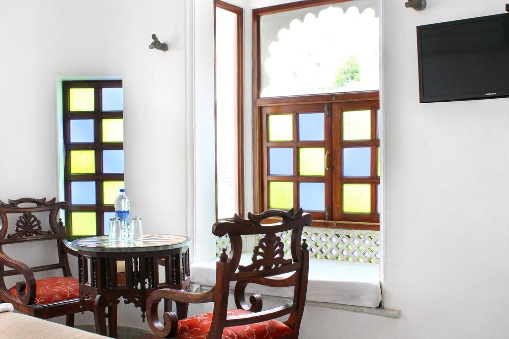 Hotel Devraj Niwas On Lake Pichola Udaipur Exteriör bild