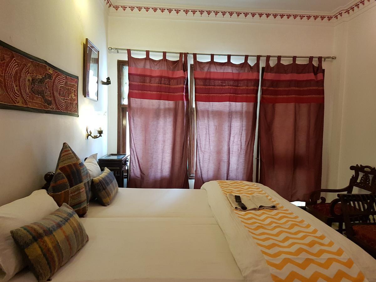 Hotel Devraj Niwas On Lake Pichola Udaipur Exteriör bild