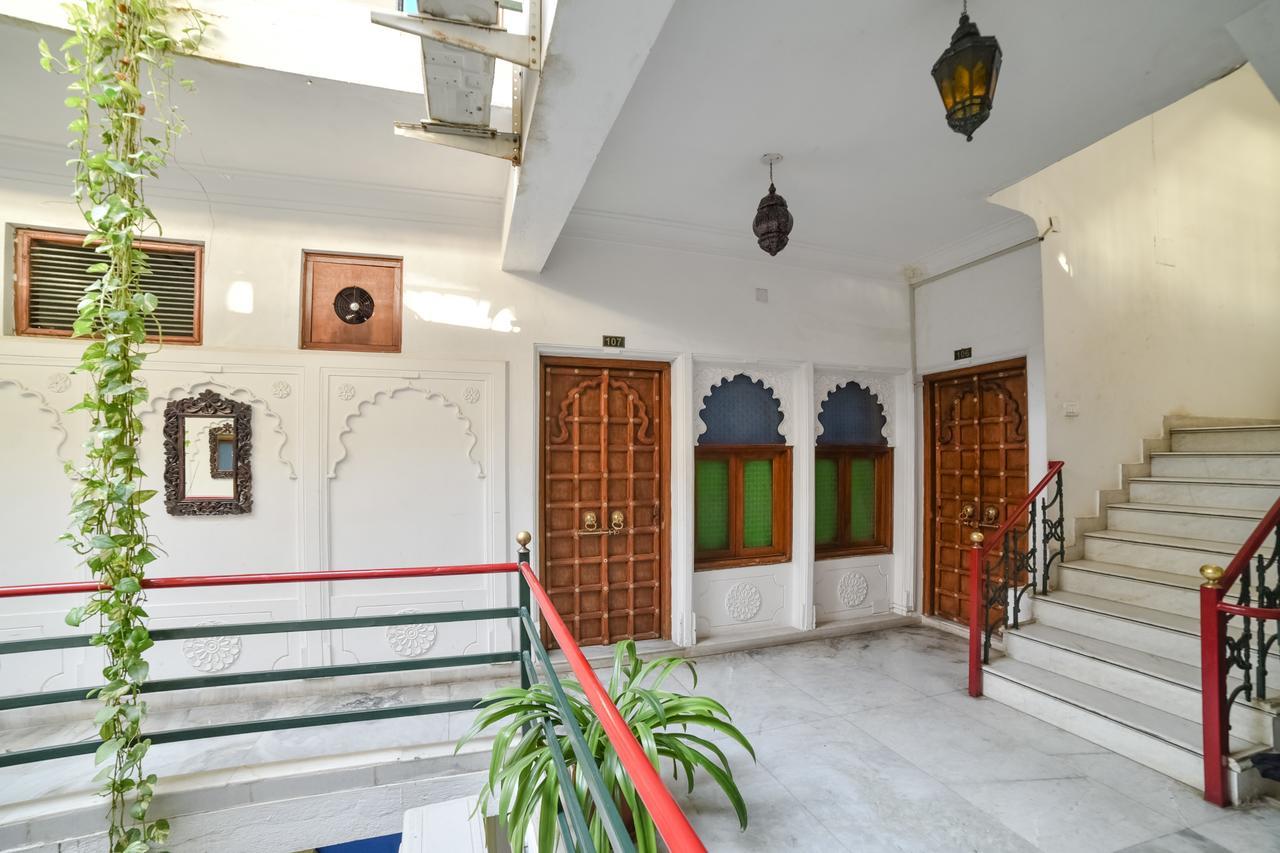 Hotel Devraj Niwas On Lake Pichola Udaipur Exteriör bild